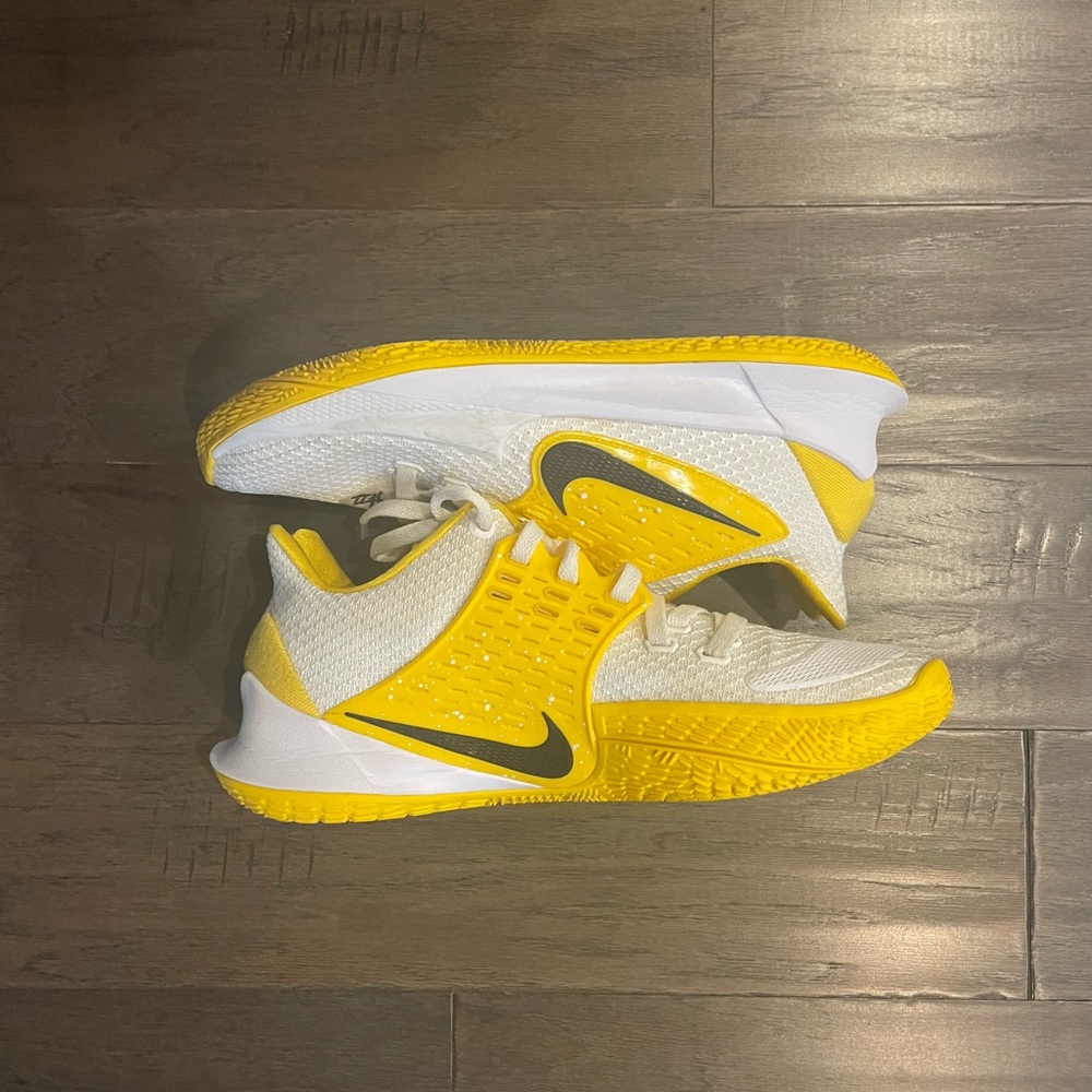 Nike Kyrie 2 Low TB Promo White Amarillo
